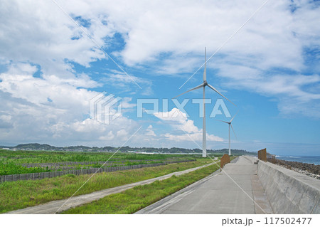 南相馬市の風力発電施設（風力発電機）（夏、八月） 117502477