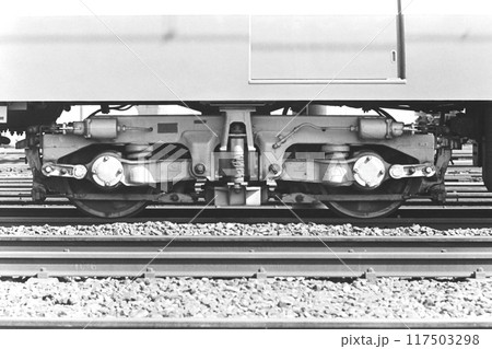 京急、旧1000形1241号車の「OK-18」台車、金沢検車区、1982年3月22日 117503298