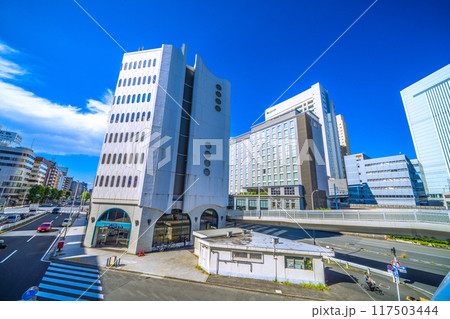 日本の横浜都市景観 新風景。桜木町駅　新南口や桜木町駅前交番などを望む＝令和6年8月17日 117503444