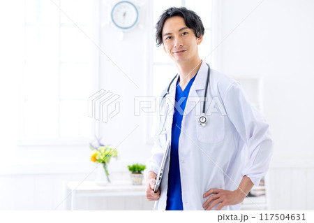 男性医師　屋内 117504631