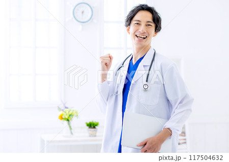 男性医師　屋内 117504632