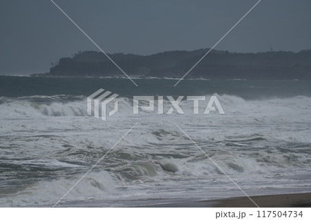 台風による荒波　福島松川浦 117504734