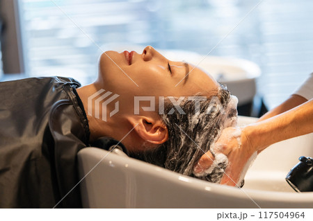 beauty parlor 117504964