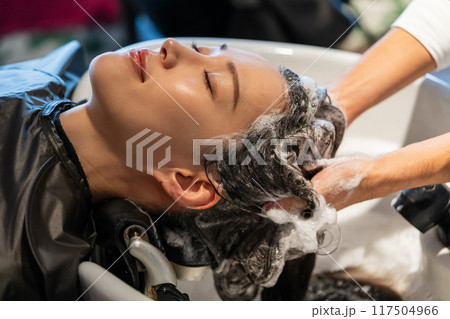 beauty parlor 117504966