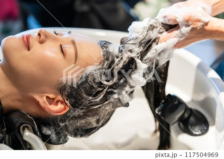 beauty parlor 117504969