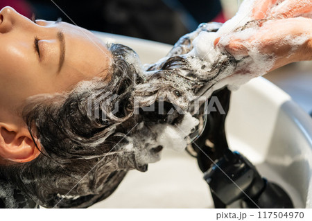 beauty parlor 117504970