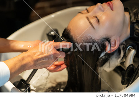 beauty parlor 117504994