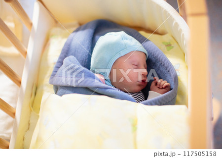 Newborn baby boy in hospital cot Newborn baby boy in hospital cot 117505158