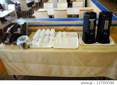 名門大洋フェリー「フェリーおおさかⅡ」のレストランの朝食バイキング 名門大洋フェリー「フェリーおおさかⅡ」のレストランの朝食バイキング 117505599