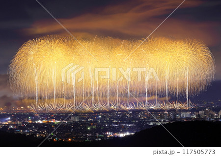 長岡の夜景とフェニックス 117505773