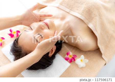 女性、エステ、ビューティー、ヘッドスパ、マッサージ 117506171