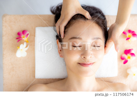 女性、エステ、ビューティー、ヘッドスパ、マッサージ 117506174