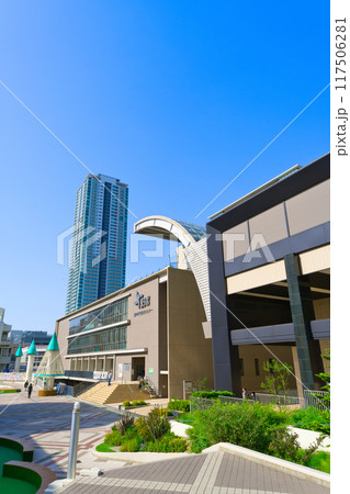 【大阪府】5月・千里中央駅周辺の街並み『せんちゅうパル』 117506281