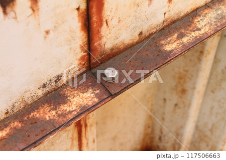 錆びた金属の塀 117506663
