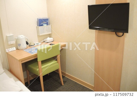 名門大洋フェリー「フェリーおおさかⅡ」の客室ファーストSの机 117509732
