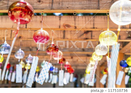 夏の熊野神社(熊野大社)　風鈴の飾り「かなで」　山形県南陽市 117510736