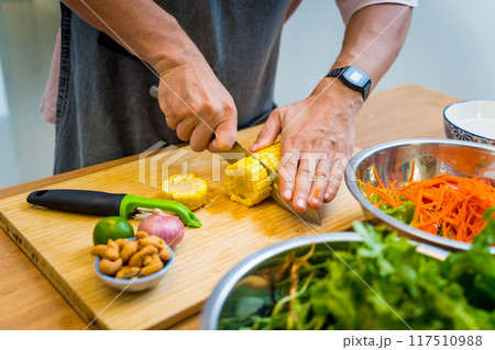 Chef at the kitchen preparing spicy glass noodle salad 117510988