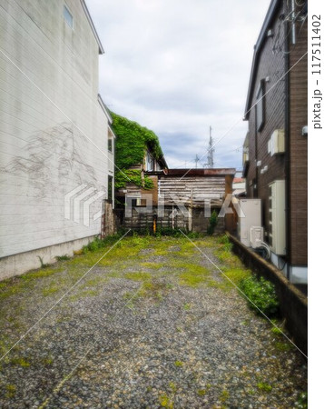 塀のある風景 117511402