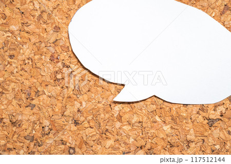 吹き出しのあるコルクボード 117512144