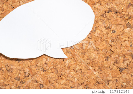 吹き出しのあるコルクボード 117512145