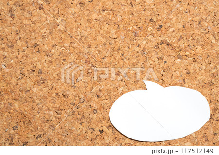 吹き出しのあるコルクボード 117512149
