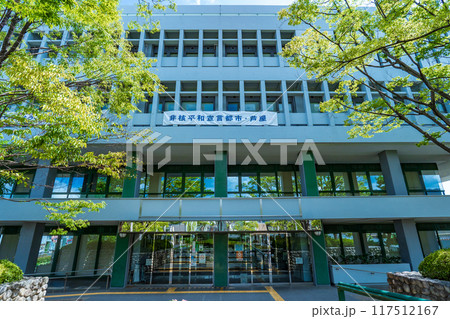 兵庫県芦屋市　芦屋市役所の正面玄関 117512167