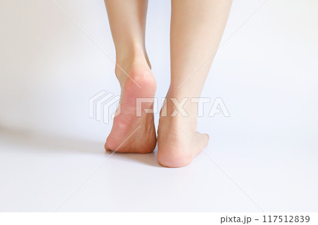 女性の足 フットケア 女性の足 フットケア 117512839