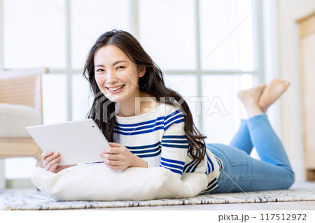 若い女性の一人暮らし 若い女性の一人暮らし 117512972