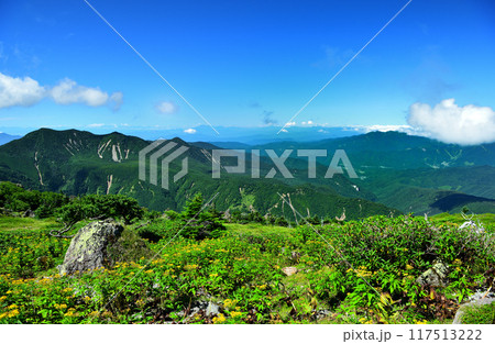 栃木県・群馬県の県境にある日光白根山から観る景色 117513222