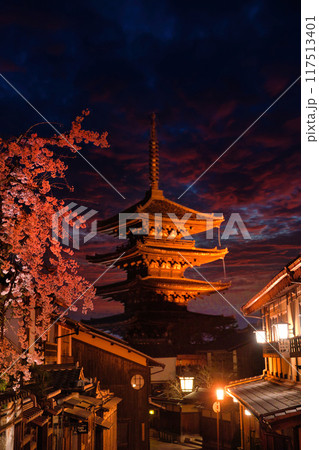 八坂の塔と桜　2023年春 117513401