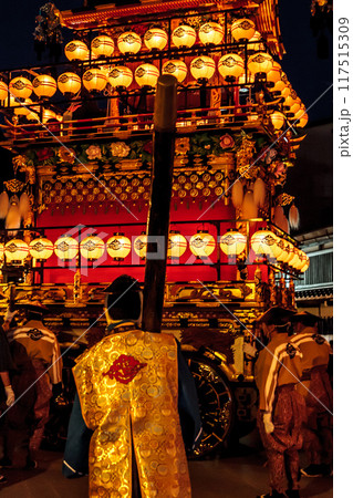 秋の高山祭り　宵祭り　飛騨高山 117515309