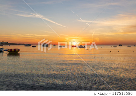 Sunrise over the sea. Panoramic seascape. 117515586