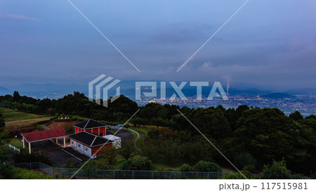寺山いこいの広場　早朝に展望台から見るゴーカート場と薩摩川内市の街並み 117515981