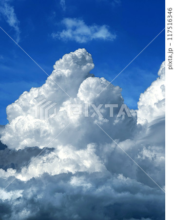 雲の隙間から見える青空 雲の隙間から見える青空 117516346