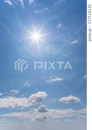 【真夏・猛暑イメージ】灼熱のギラギラ太陽 117518136