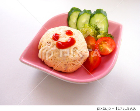 おいしそうな丸いオムライス おいしそうな丸いオムライス 117518916