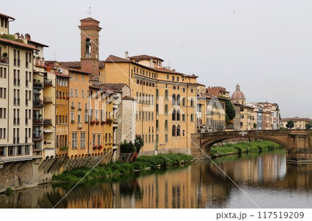 ヴェッキオ橋から見たフィレンツェの町　世界遺産　イタリア　ヨーロッパ 117519209