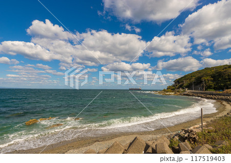 佐賀関の海と青空（大分県大分市佐賀関） 117519403