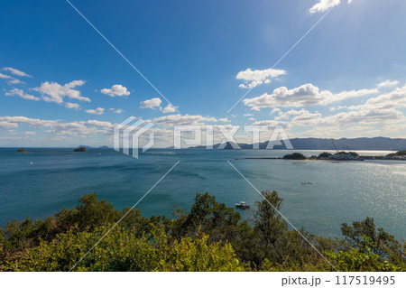 臼杵の海と青空(大分県臼杵市) 臼杵の海と青空(大分県臼杵市) 117519495