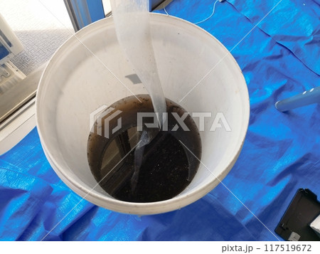 エアコン掃除の汚水 117519672