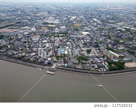 筑後川沿いの大川橋付近の町並みの空撮 筑後川沿いの大川橋付近の町並みの空撮 117520232