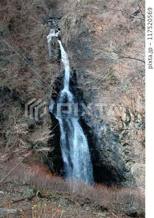 落差96mを誇る群馬県内屈指の大滝 117520569