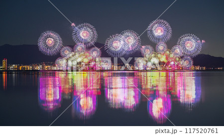 琵琶湖花火大会と湖面のリフレクション 琵琶湖花火大会と湖面のリフレクション 117520761