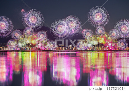 琵琶湖の水鏡と琵琶湖花火大会 117521014