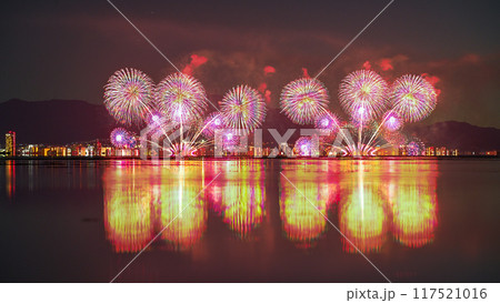 琵琶湖花火大会と湖面のリフレクション 琵琶湖花火大会と湖面のリフレクション 117521016