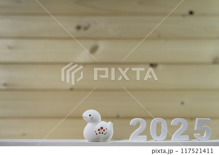 2025年　干支のかわいいヘビの年賀状素材 117521411