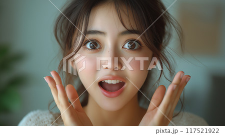 驚いた表情の女性 驚いた表情の女性 117521922