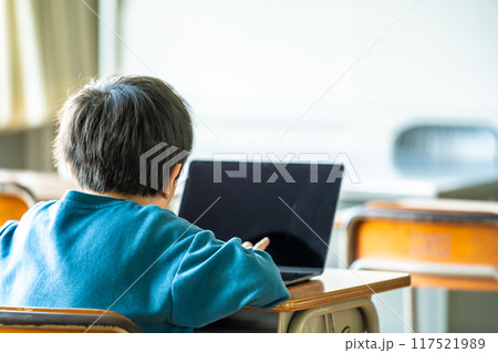 小学生とPC 117521989