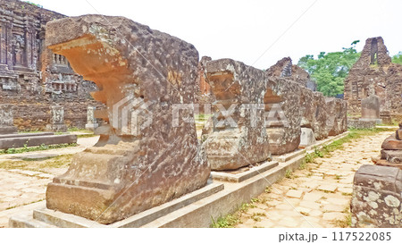 ベトナムのユネスコ世界遺産・ミーソン遺跡の風景 ベトナムのユネスコ世界遺産・ミーソン遺跡の風景 117522085
