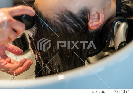 beauty parlor 117524354